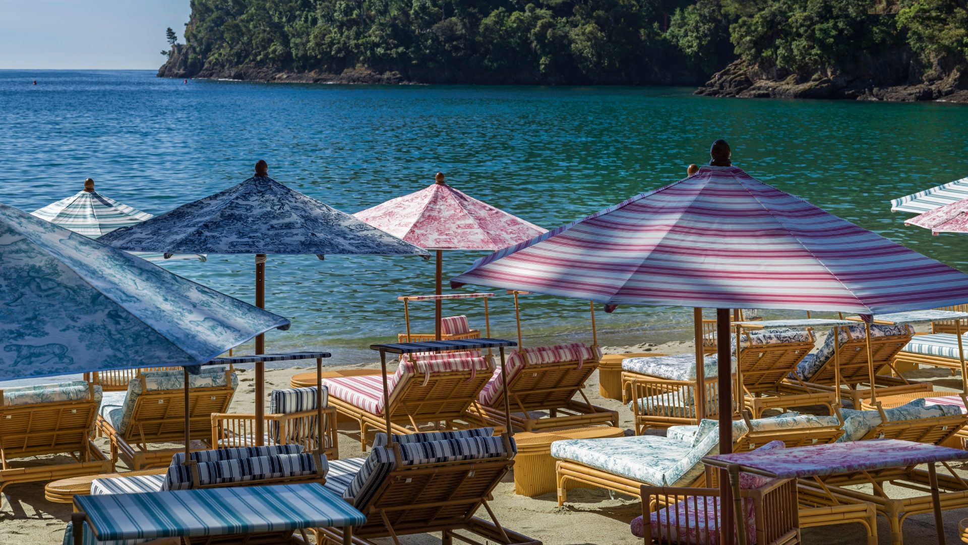 Quanto costa una giornata ai Bagni Fiore, il beach club di Portofino con ombrelloni e lettini griffati