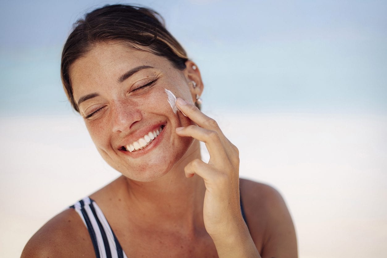 I 5 prodotti beauty che non possono mancare nella valigia per l'estate