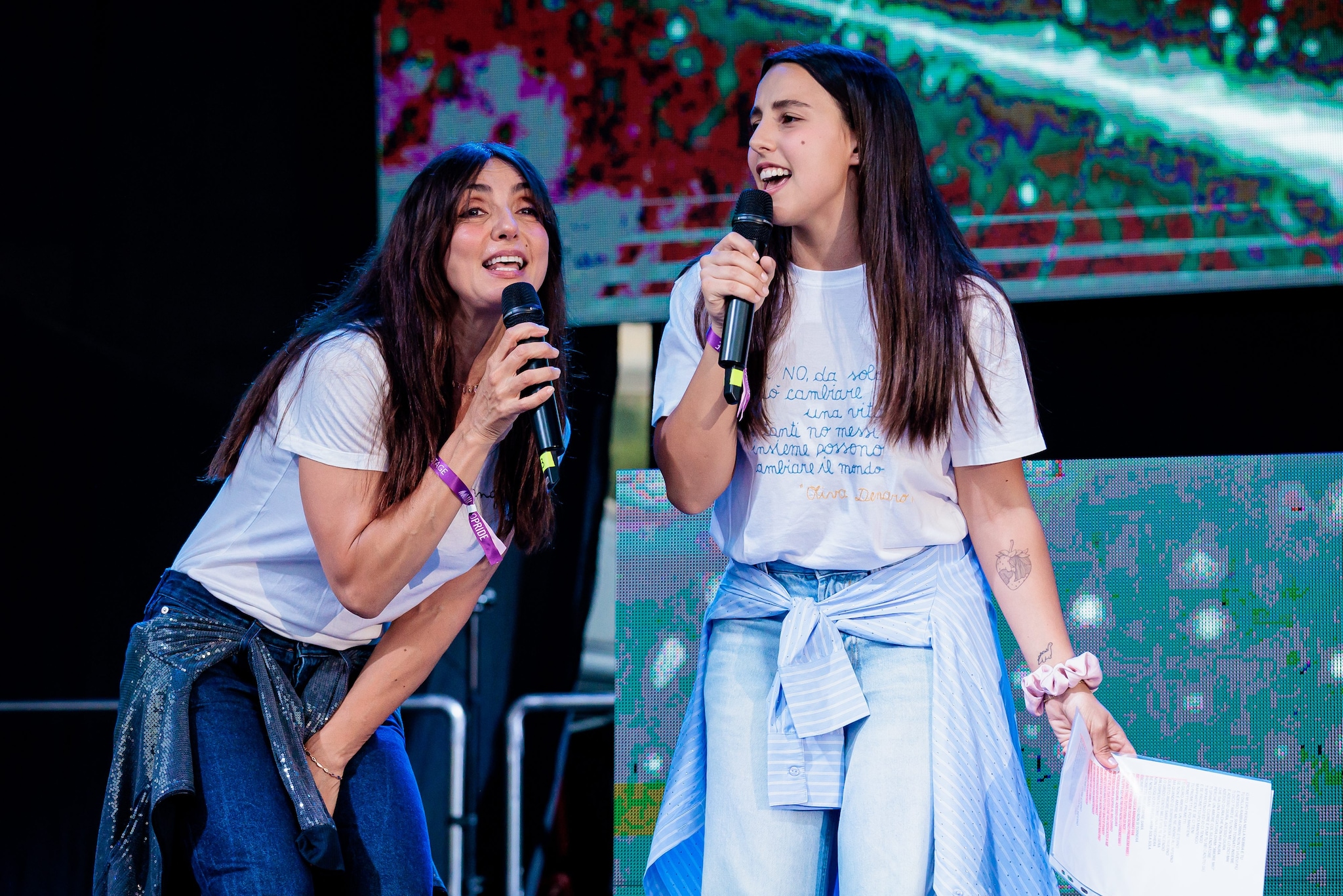 Ambra Angiolini e Jolanda Renga sul palco Pride di Milano