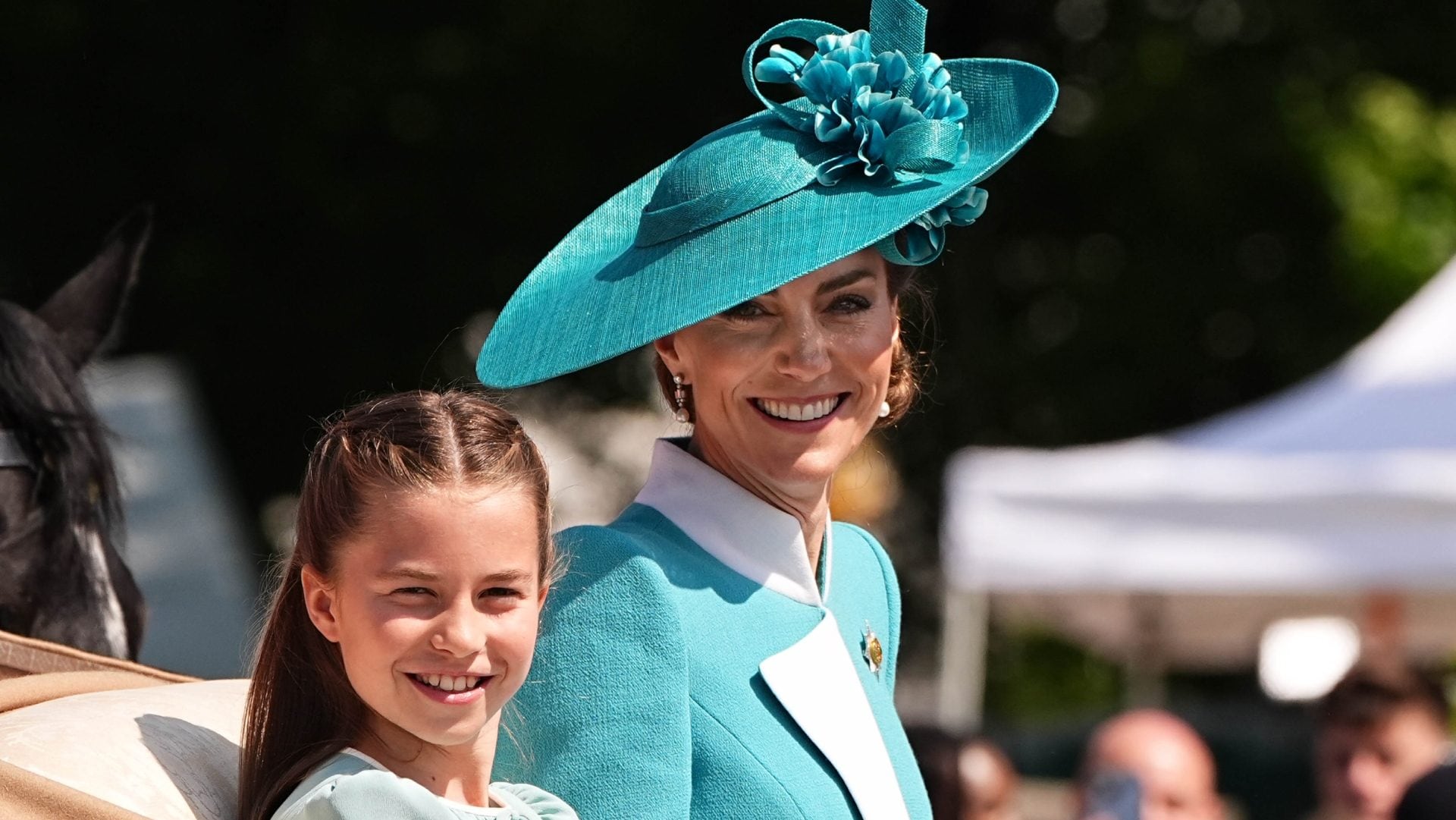Kate Middleton al Trooping the Colour 2025 veste in coordinato con Charlotte (e omaggia Lady Diana)
