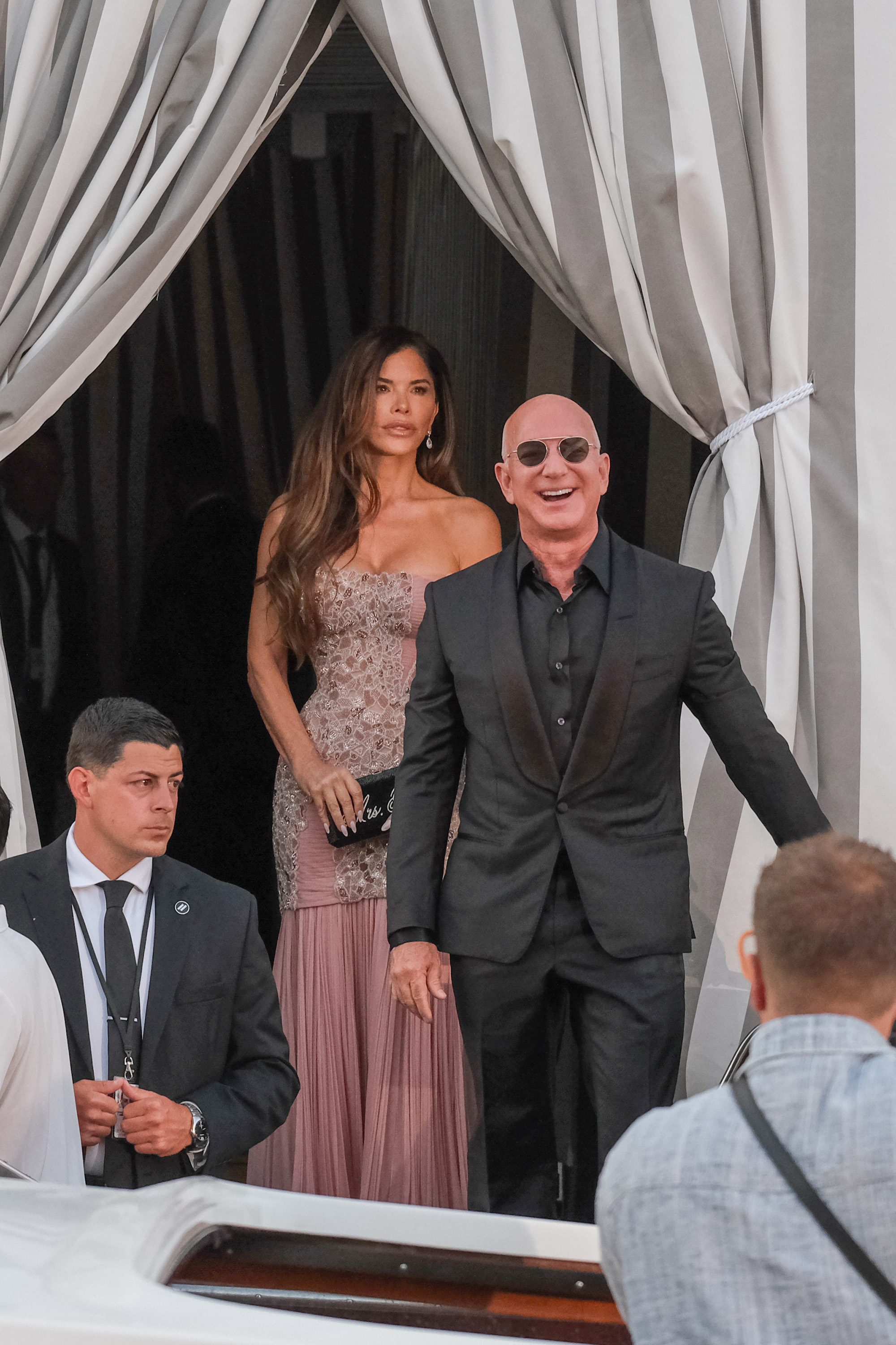 Lauren Sánchez e Jeff Bezos si recano al party Dolce Notte