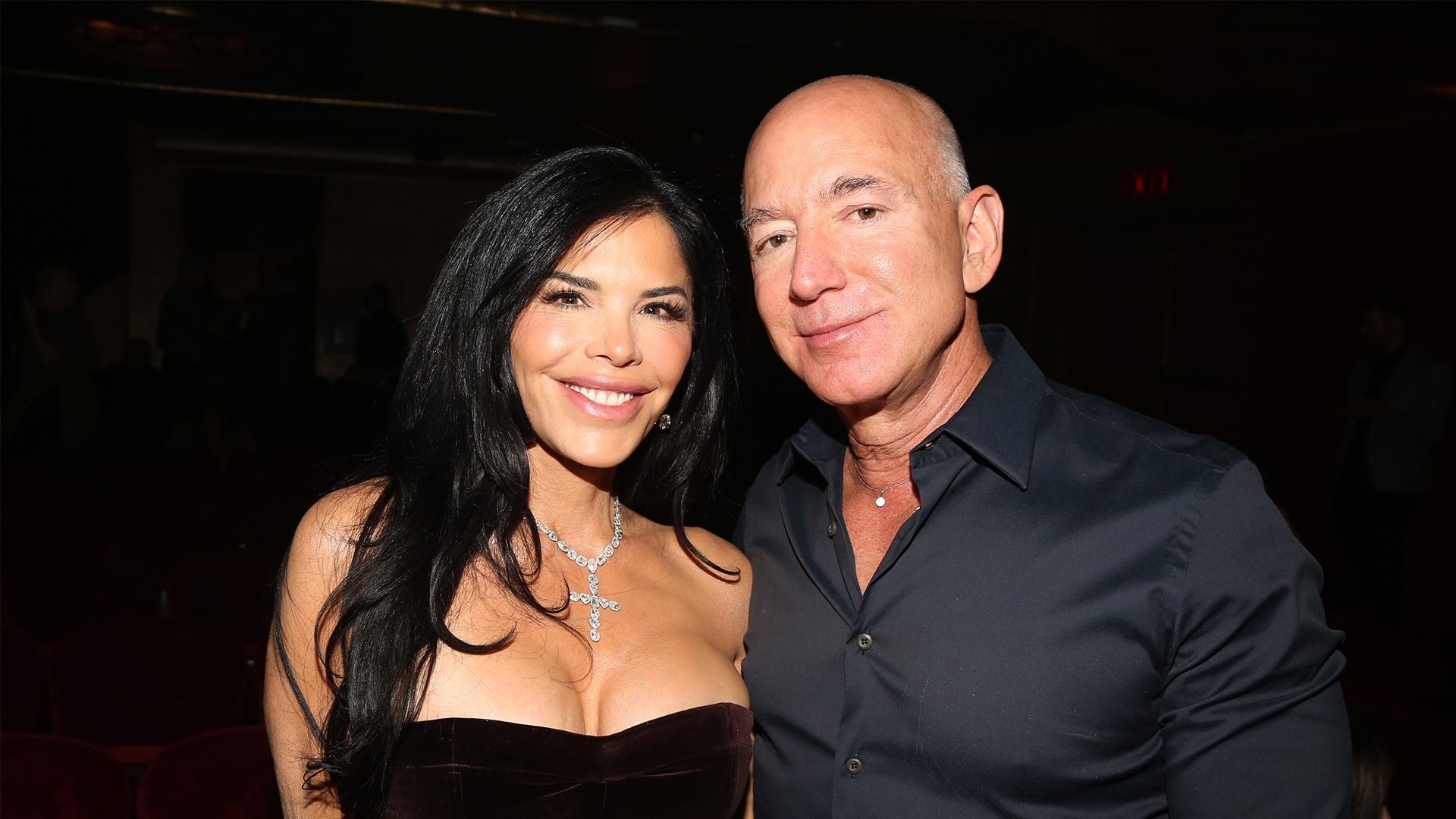 Jeff Bezos e Lauren Sanchez, misure di sicurezza speciali al matrimonio: moto d'acqua e Marines