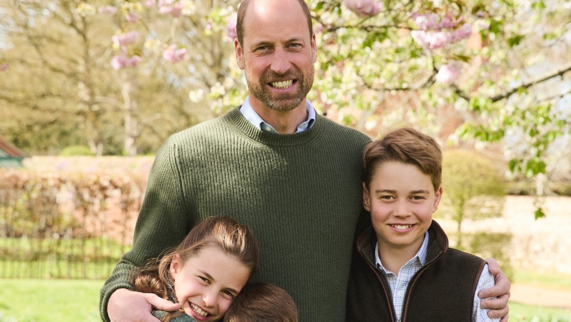 Le nuove foto del principe William con George, Charlotte e Louis: papà e figli vestono coordinati