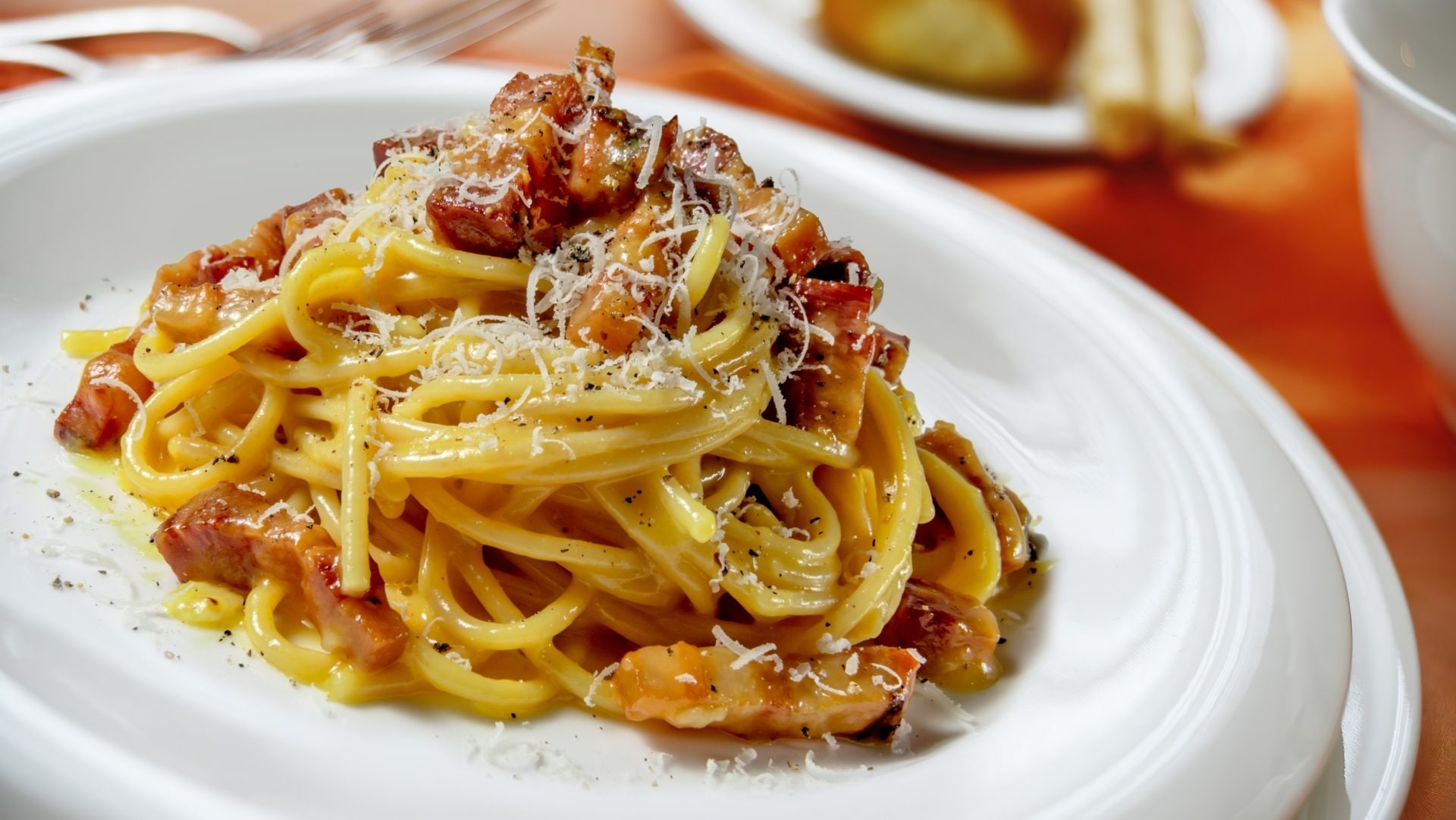 Nella classifica  dei 10 piatti più amati dagli italiani la Carbonara vince su vongole e amatriciana