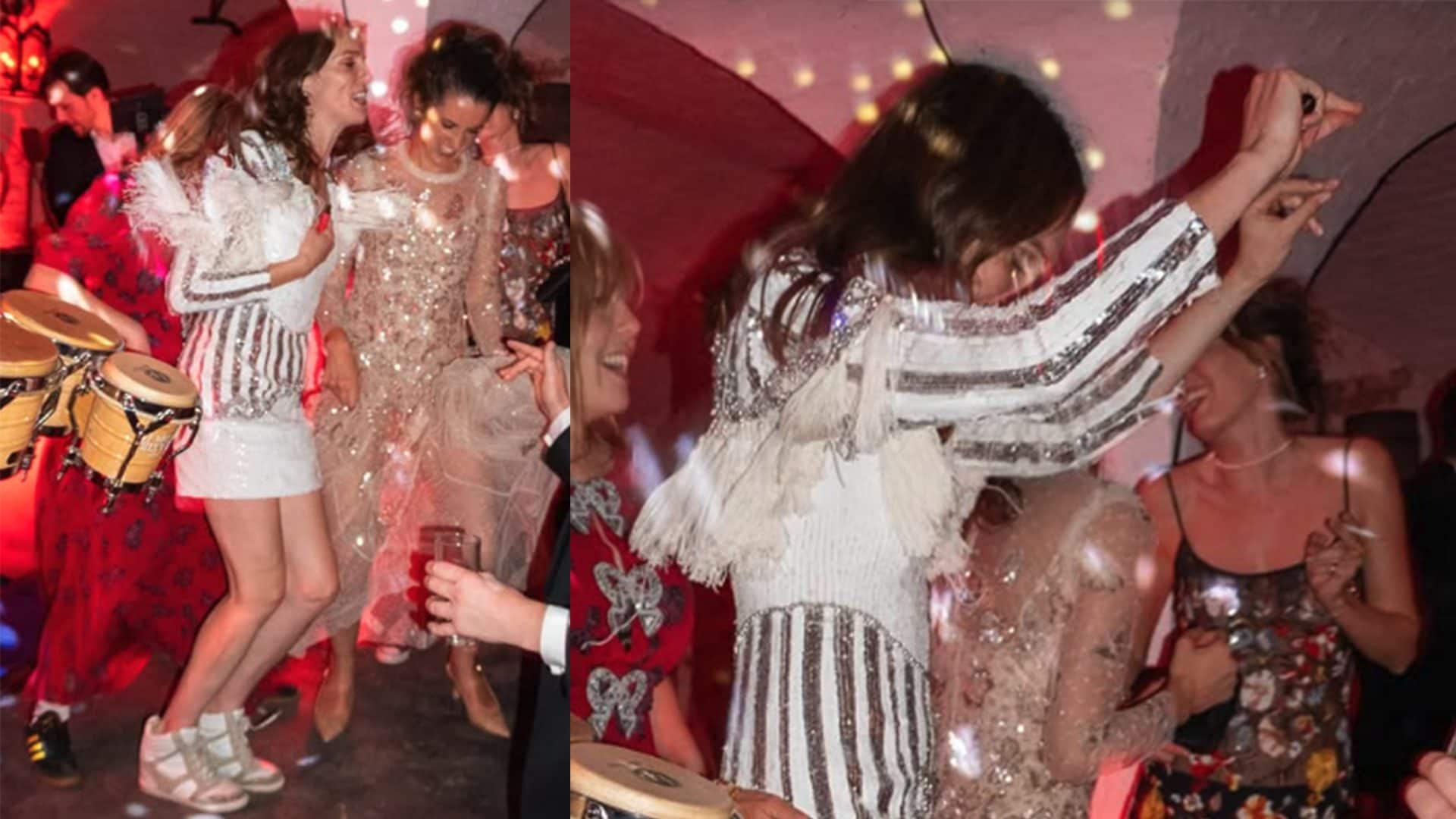 Il royal wedding di Lady Violet: la sposa balla in abito di paillettes e scarpe da ginnastica 