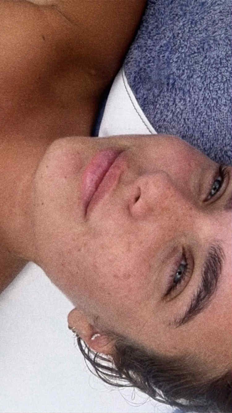 Il selfie senza trucco di Chanel Totti