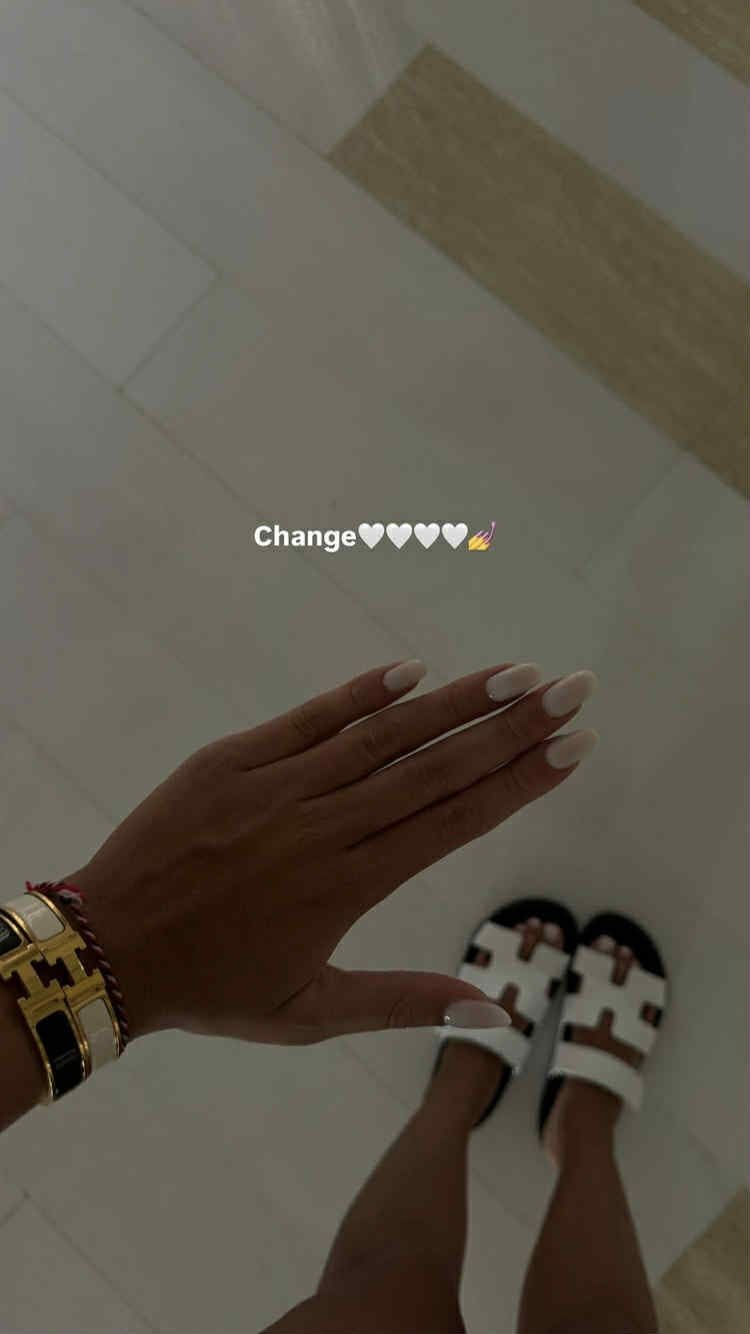 La manicure bianco latte di Chanel Totti