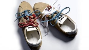 Charms mania, le scarpe per l'estate da personalizzare con perline e decorazioni