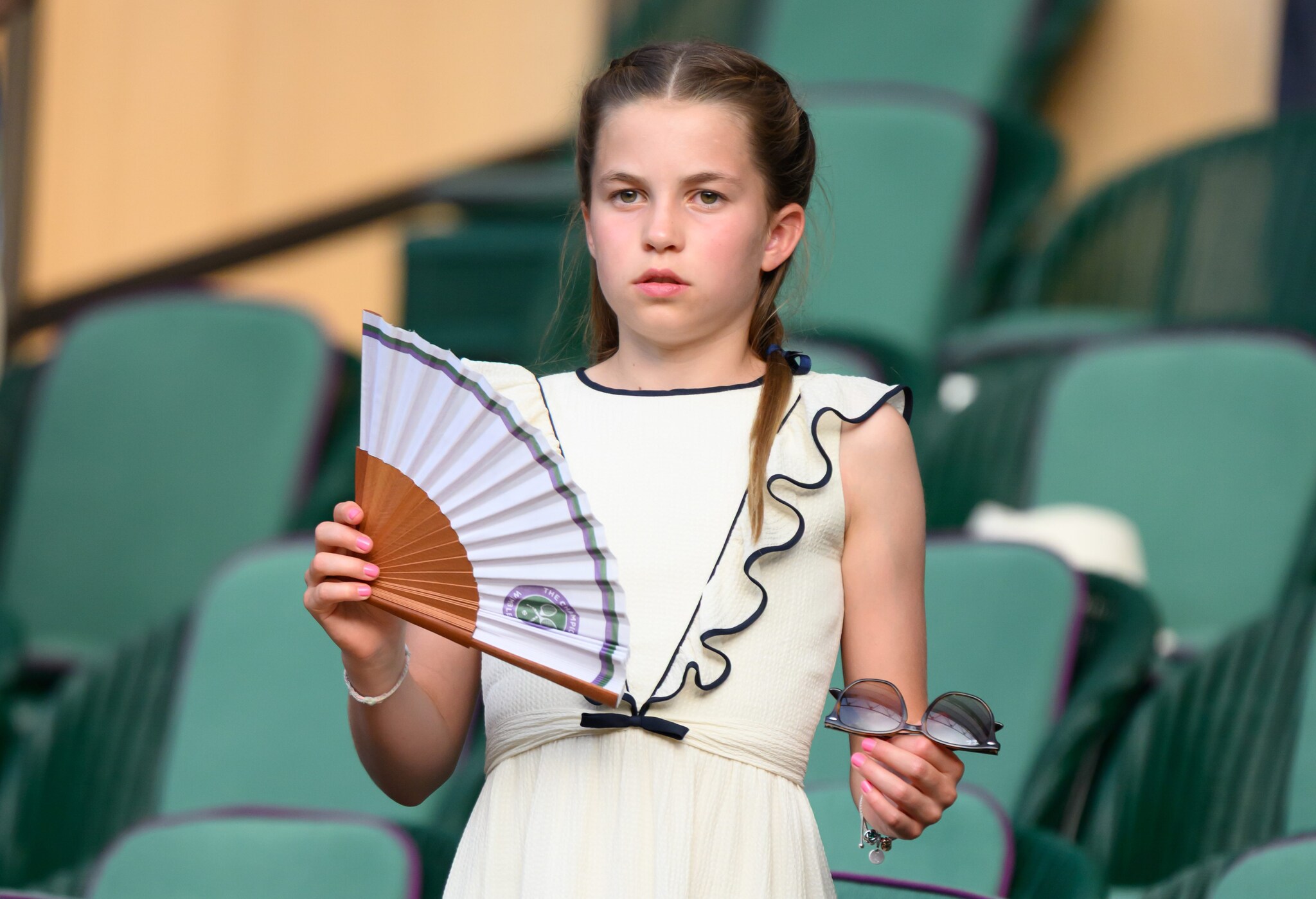 Charlotte col ventaglio di Wimbledon