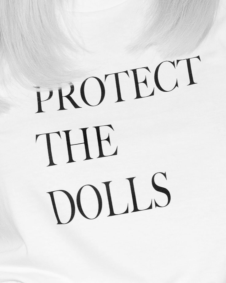 La T–shirt di Conner Ives