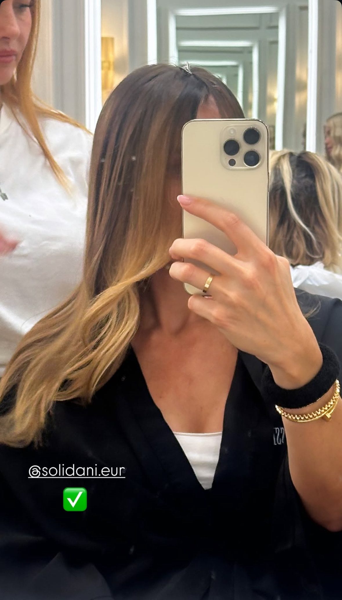 Il nuovo hair look di Ilary Blasi