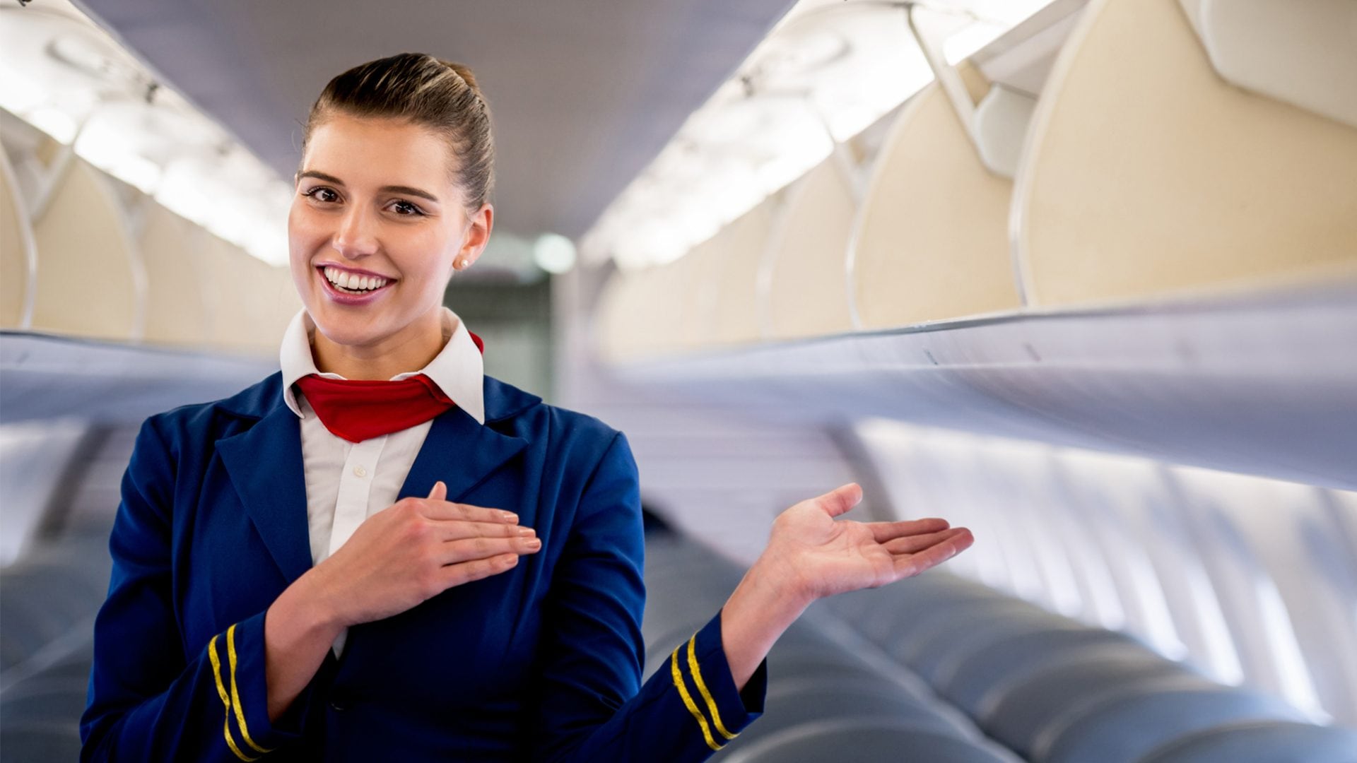 In volo sui jet privati dei ricchi, la testimonianza della hostess: "Orge, minacce, fiumi di champagne"