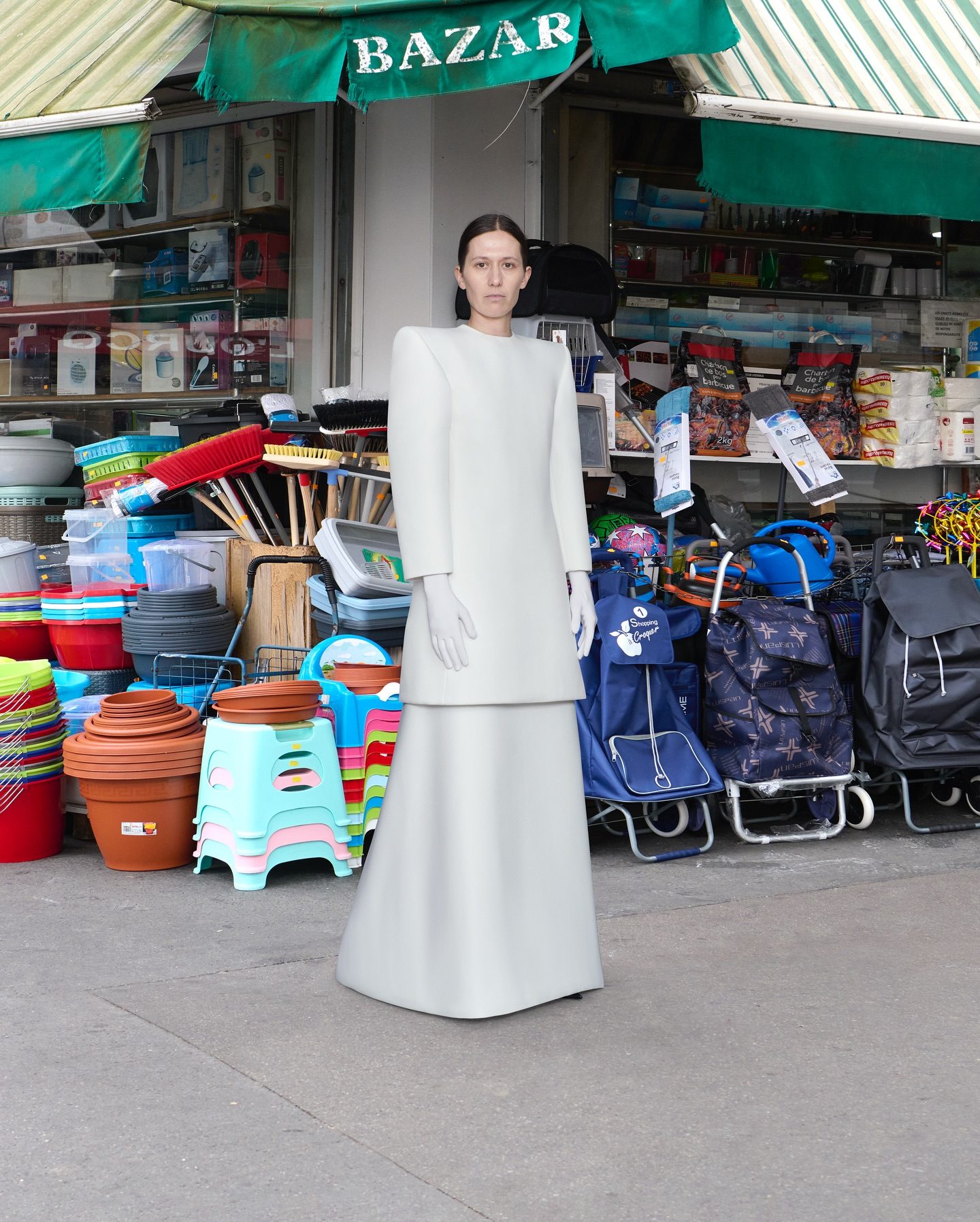 Il primo look della sfilata Couture di Balenciaga
