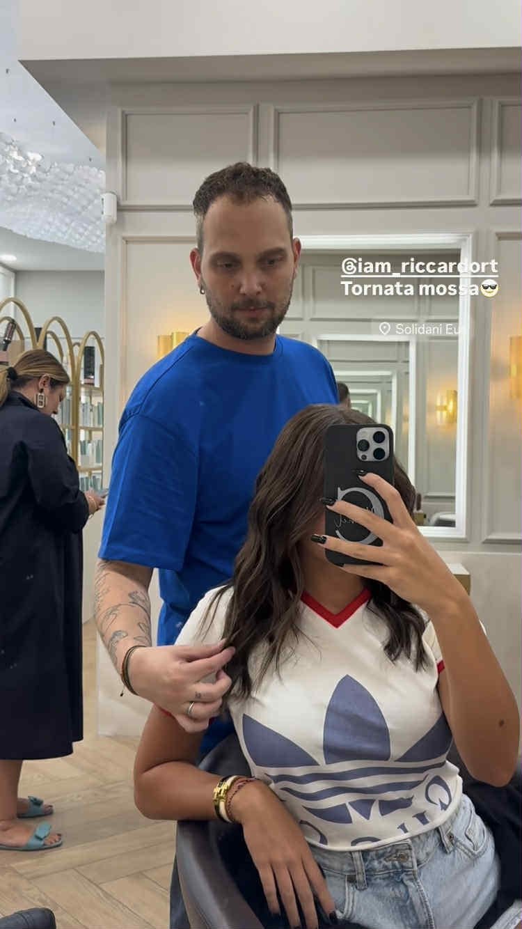 Chanel Totti dal parrucchiere