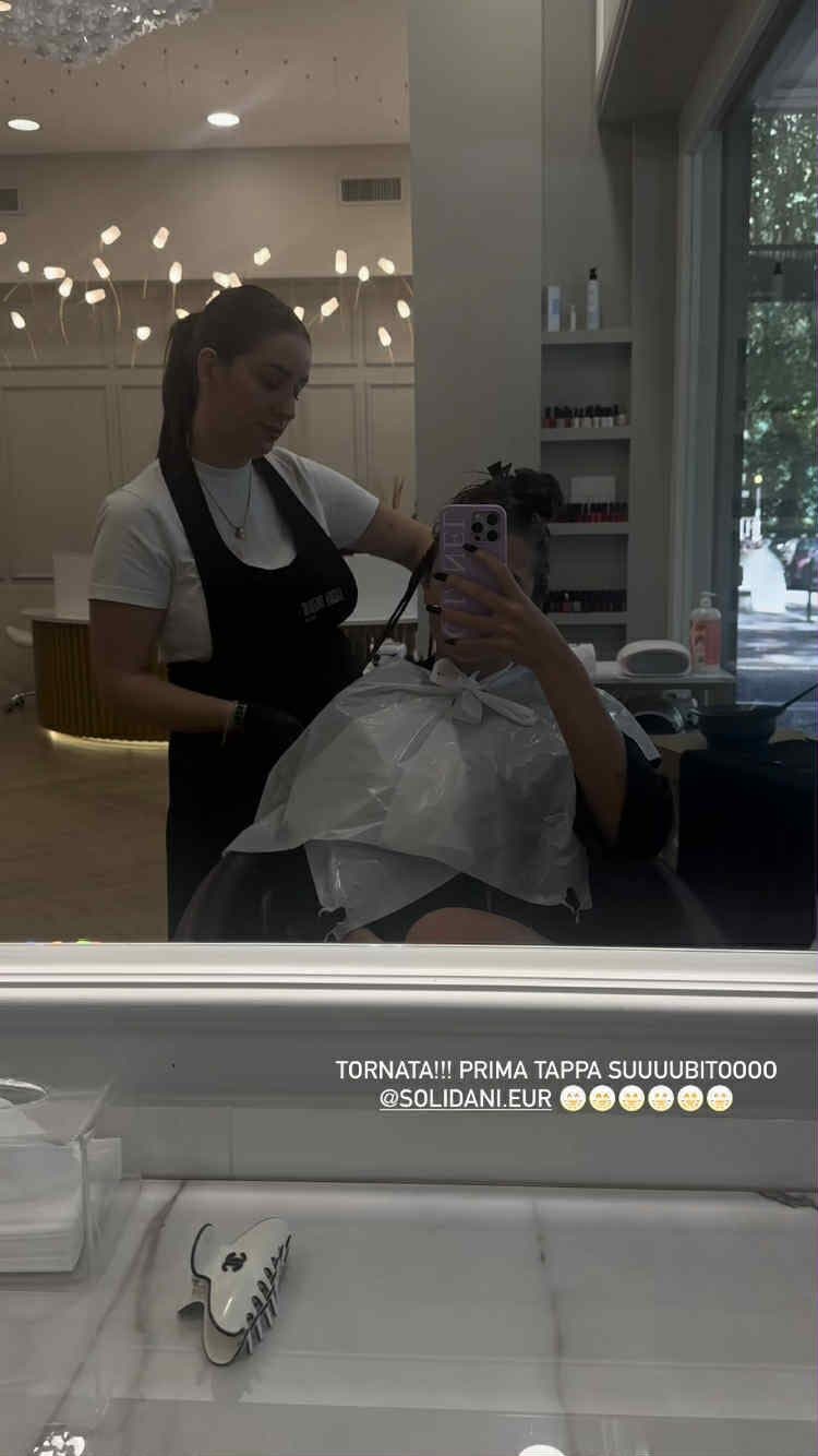 Chanel Totti dal parrucchiere