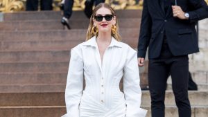 Chiara Ferragni torna alle sfilate Couture di Parigi con il look da quasi 20mila euro