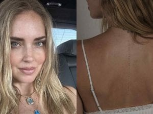 Chiara Ferragni, il tatuaggio sulla schiena è completo: è un simbolo di rinascita dedicato ai figli