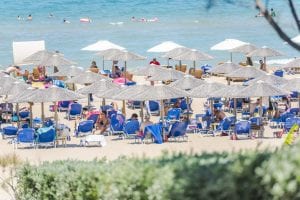 Come comportarsi in spiaggia: diritti e doveri dal pranzo al sacco all'ingresso di animali