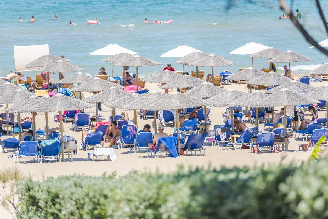 Come comportarsi in spiaggia: diritti e doveri dal pranzo al sacco all'ingresso di animali