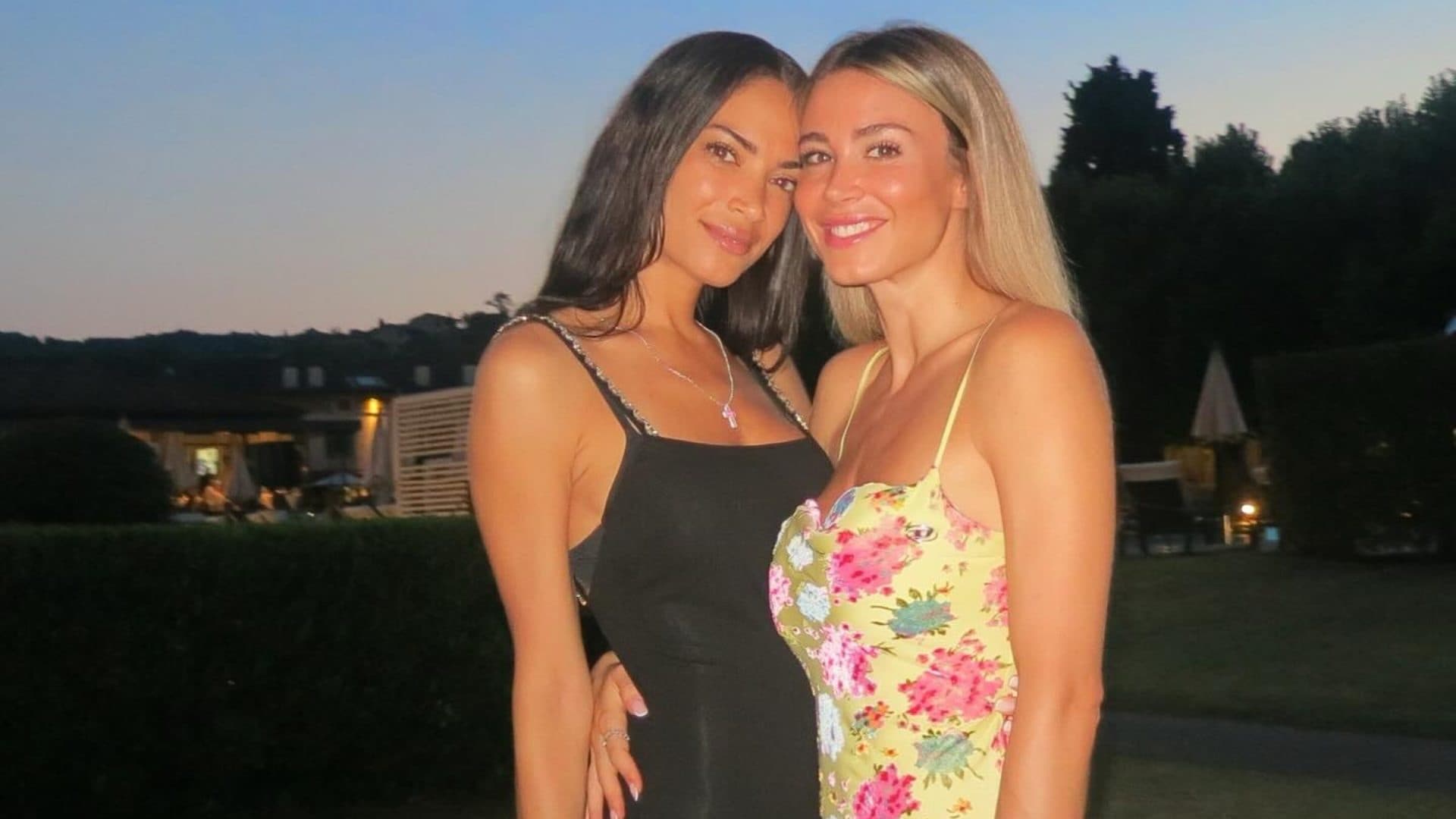 Elodie e Diletta Leotta in vacanza insieme: quanto valgono i look estivi con le borsette griffate