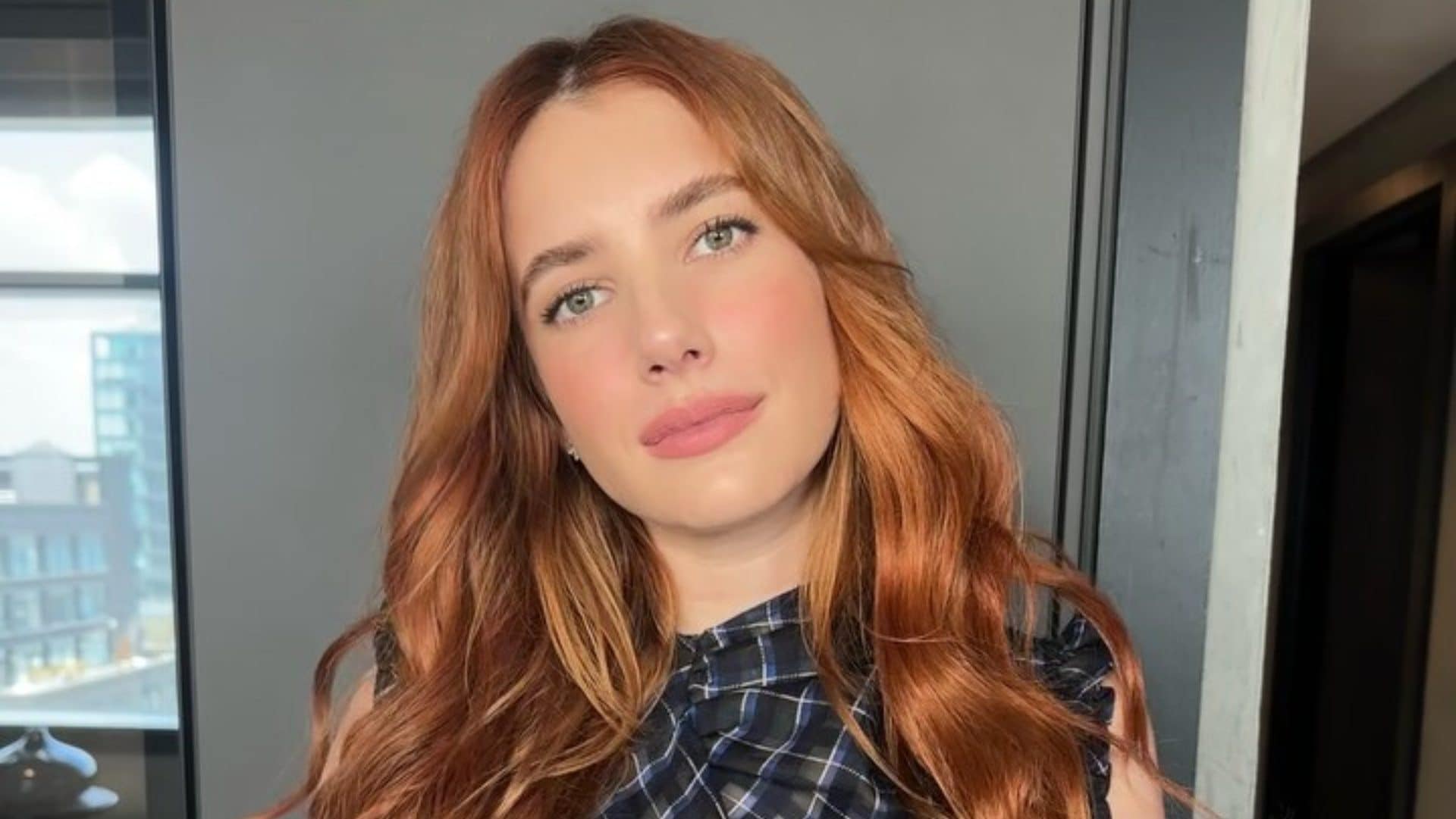 Perché Emma Roberts ha deciso di non lavare mai i capelli in estate