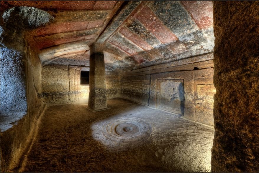 Putifigari – Necropoli di Monte Siseri – Interno della Tomba I: © Nicola Castangia (unesco.it)
