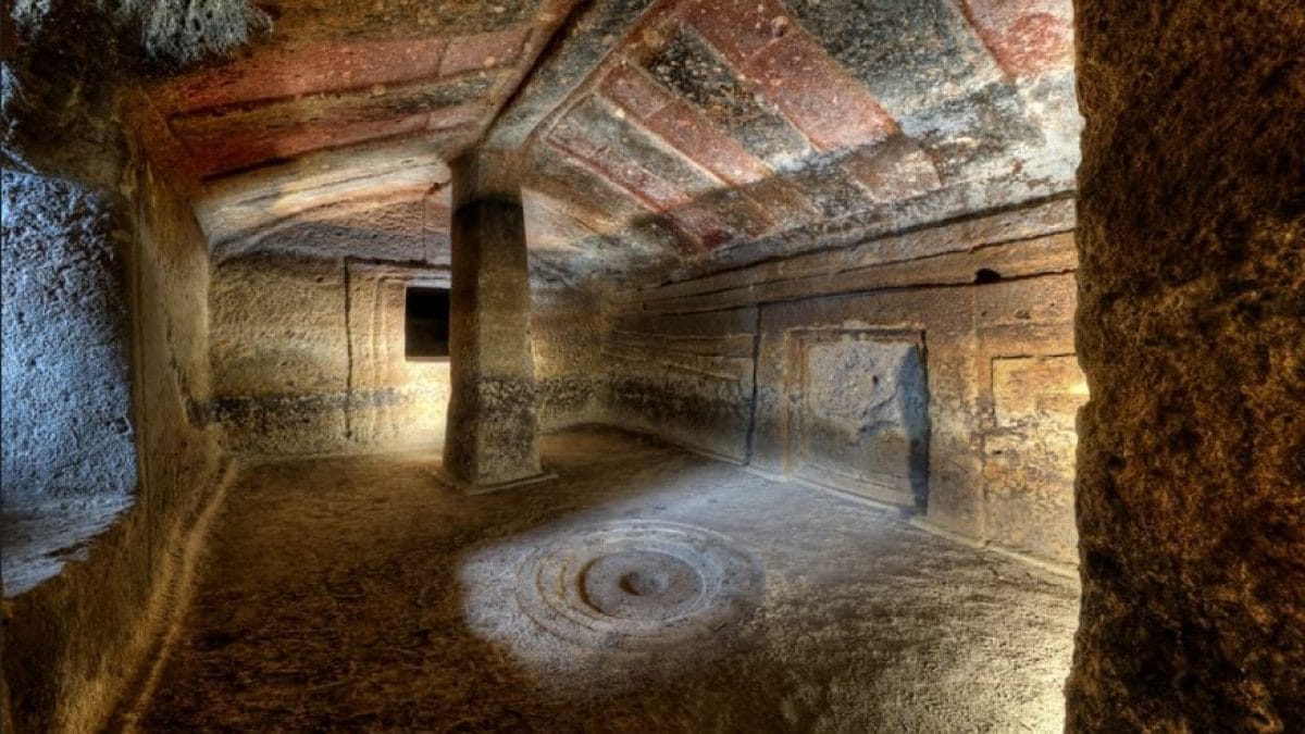 Putifigari – Necropoli di Monte Siseri – Interno della Tomba I: © Nicola Castangia (unesco.it)