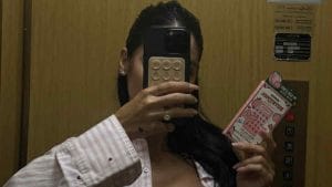 Giulia De Lellis indossa il pigiama low-cost per la cena con amici