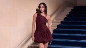 Giulia Stabile da Amici a Parigi: per le sfilate sceglie il mini abito a palloncino