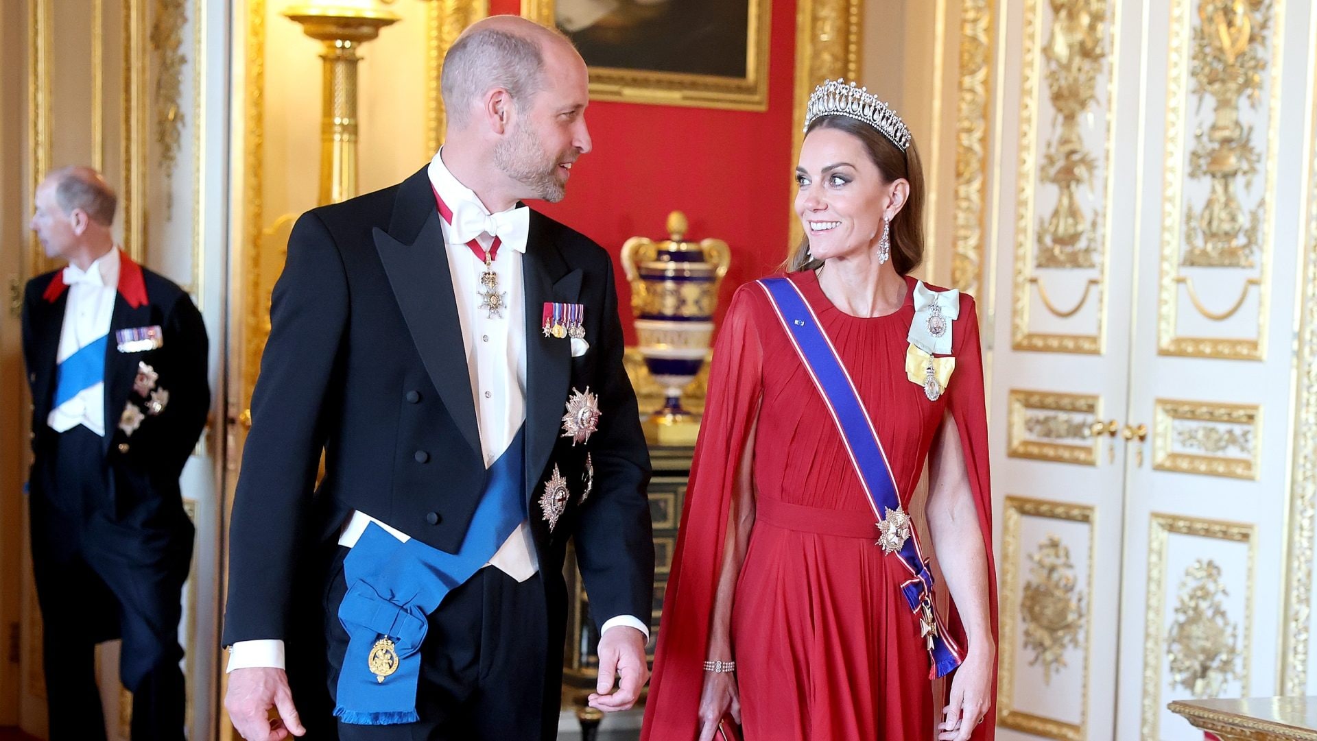 Kate Middleton, il primo banchetto di Stato dopo la malattia: abito rosso e tiara di Lady Diana