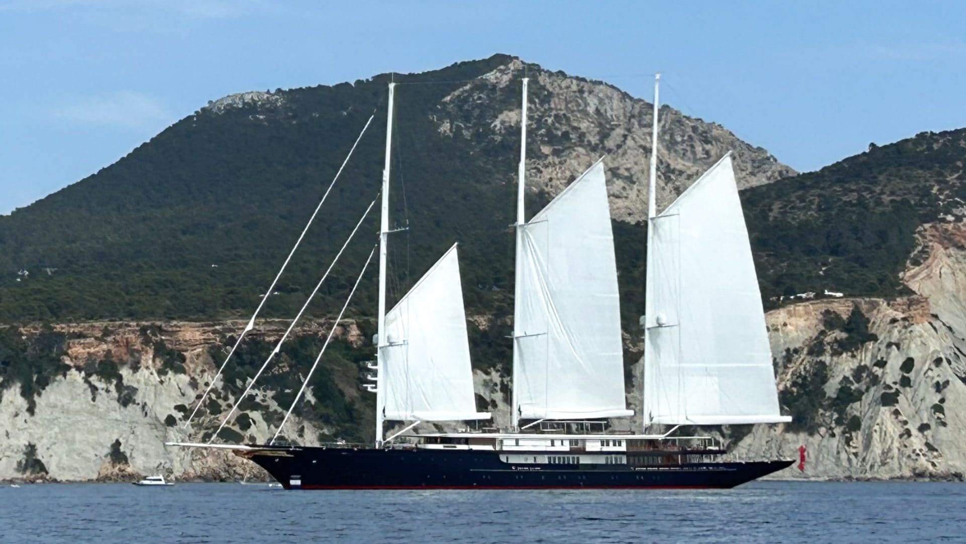 Com'è fatto Koru, lo yacht su cui Jeff Bezos e Lauren Sanchez stanno trascorrendo il viaggio di nozze