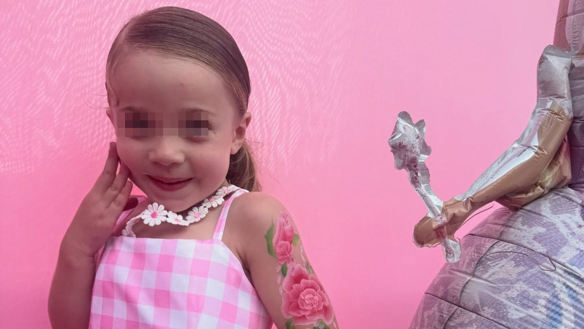 Luna Marì come una Barbie per il compleanno: la festa tra body painting e castelli gonfiabili