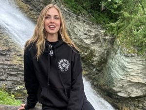 Quanto costa la felpa col ferro di cavallo di Chiara Ferragni