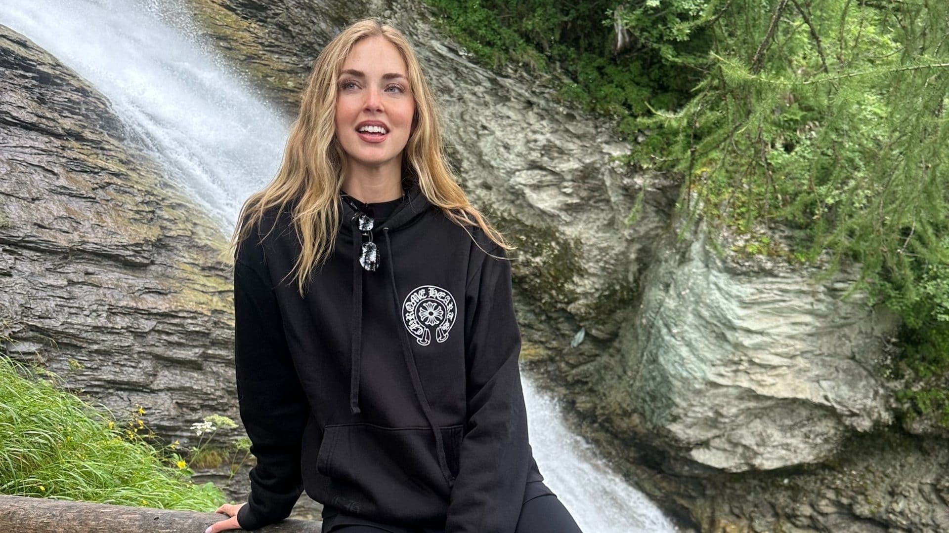 Quanto costa la felpa col ferro di cavallo di Chiara Ferragni