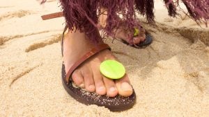 Sandali ad anello, come nasce la tendenza dell'estate 2025 e come abbinare i modelli ring toe
