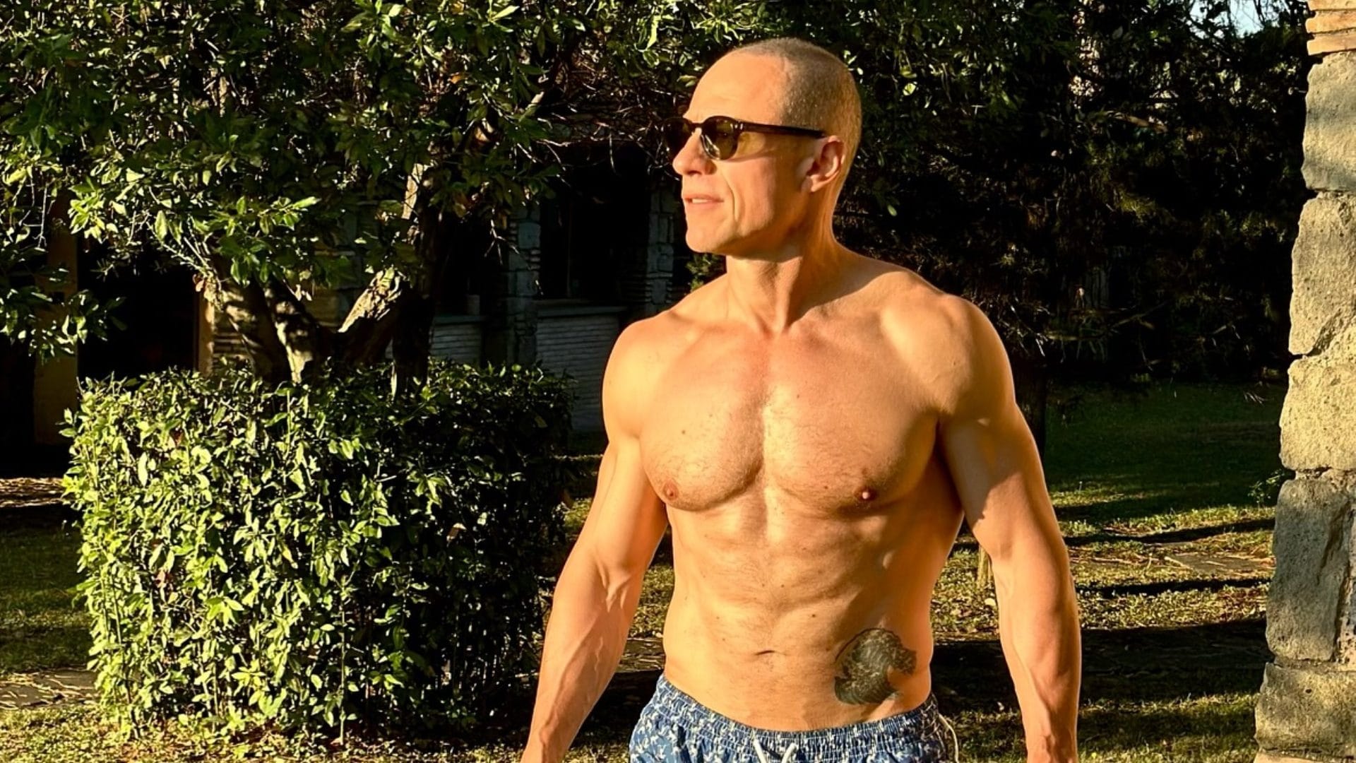 L'allenamento e la dieta di Stefano Accorsi: quali sono i segreti del suo fisico scolpito