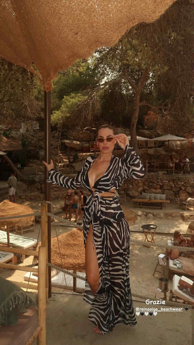 Ilary Blasi in Reina Olga