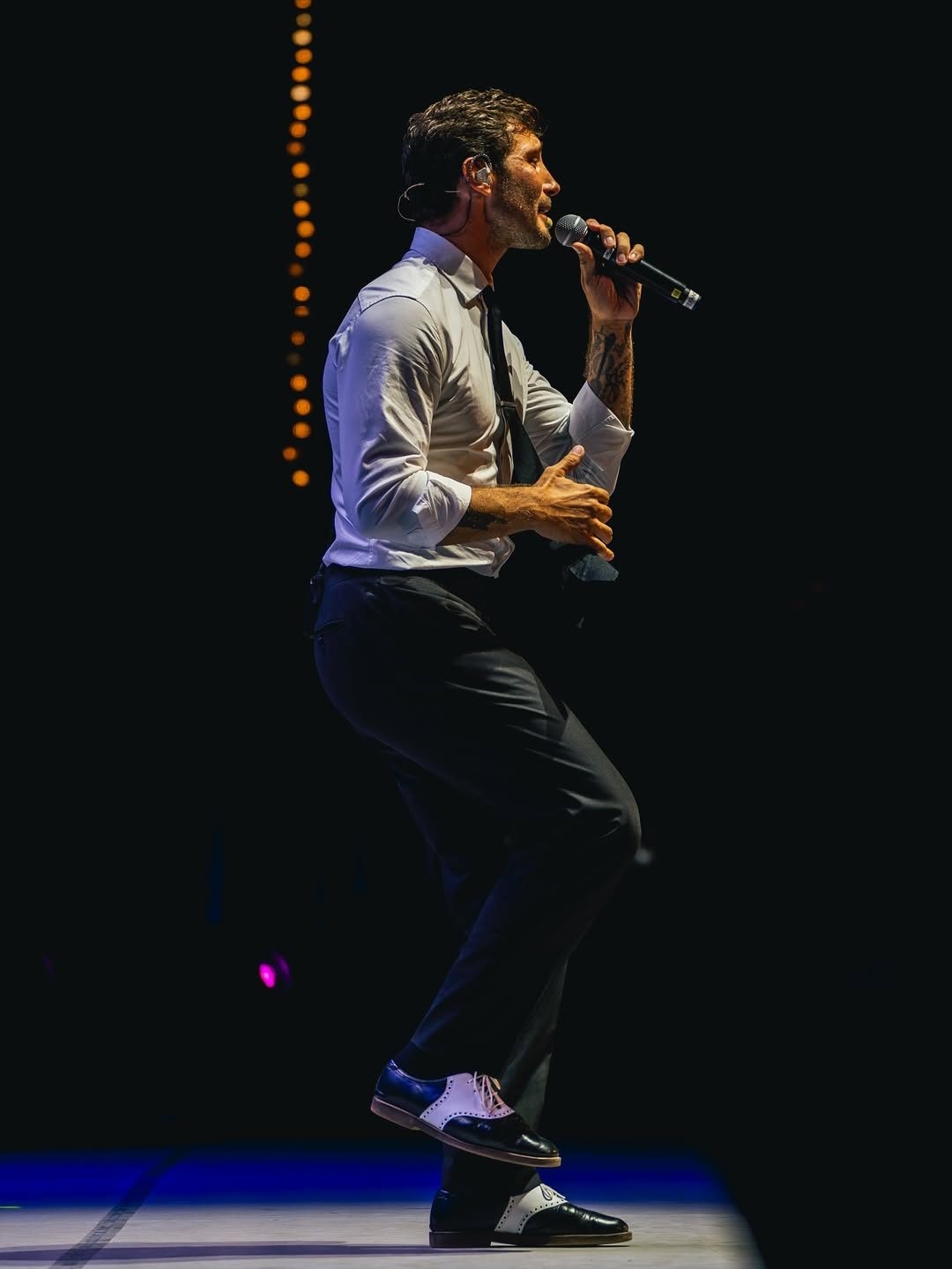 Stefano De Martino sul palco dello spettacolo "Meglio Stasera" / Foto di @lorenzo.montanelli