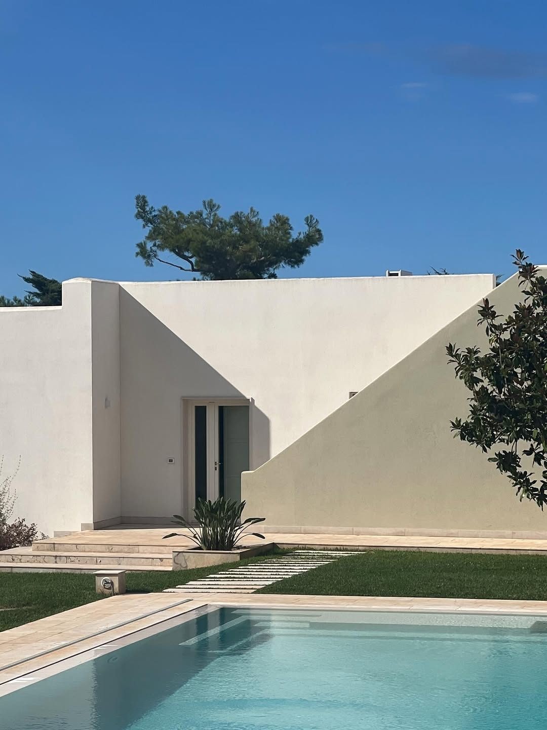Gli esterni della villa a Ostuni