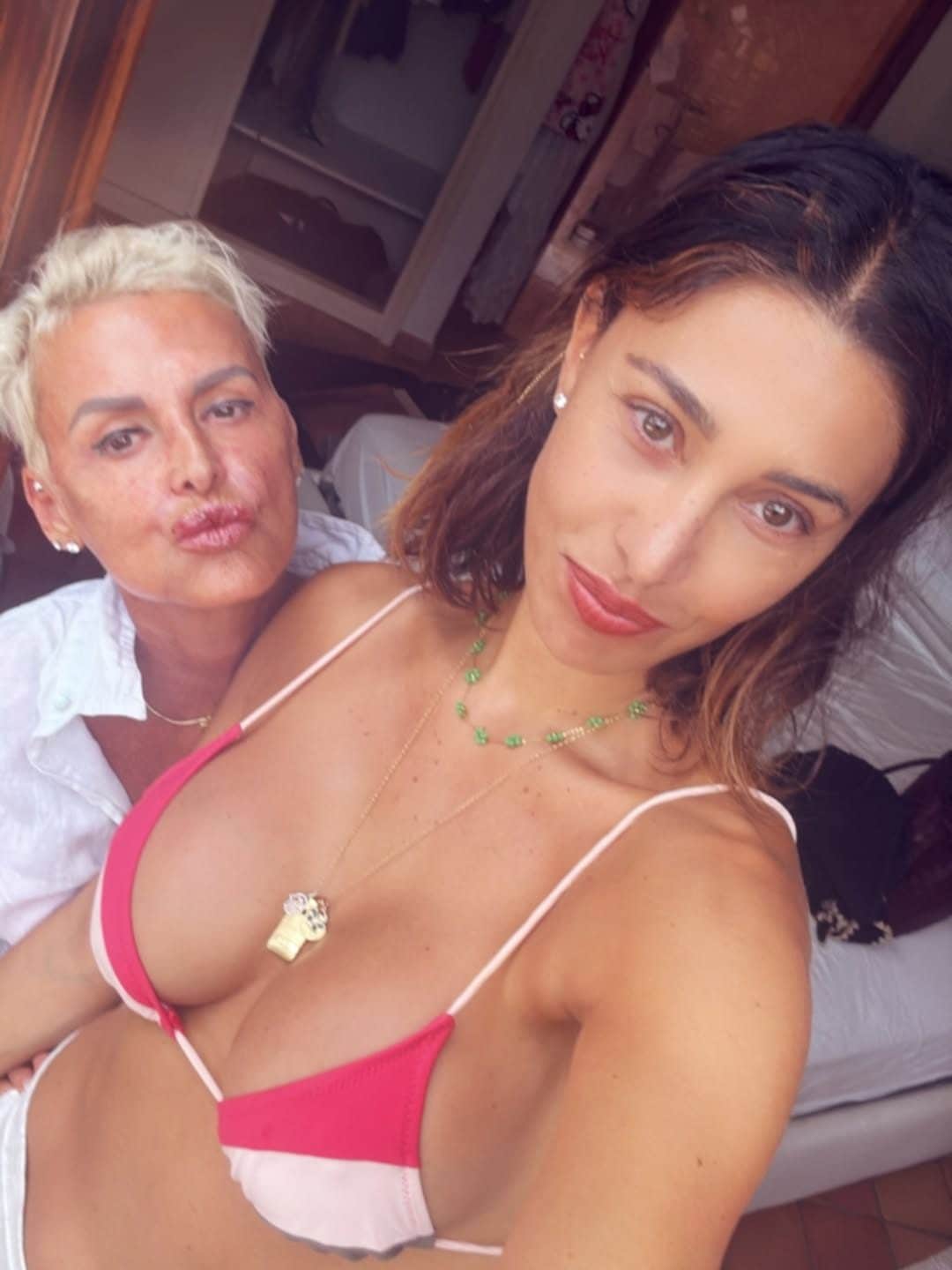 Uno scatto di Belén Rodriguez con l’amica Patrizia Griffini