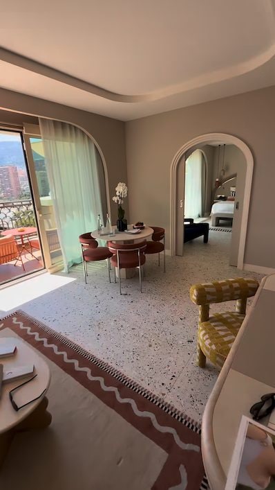 Fedez mostra la sua suite sulle stories di Instagram