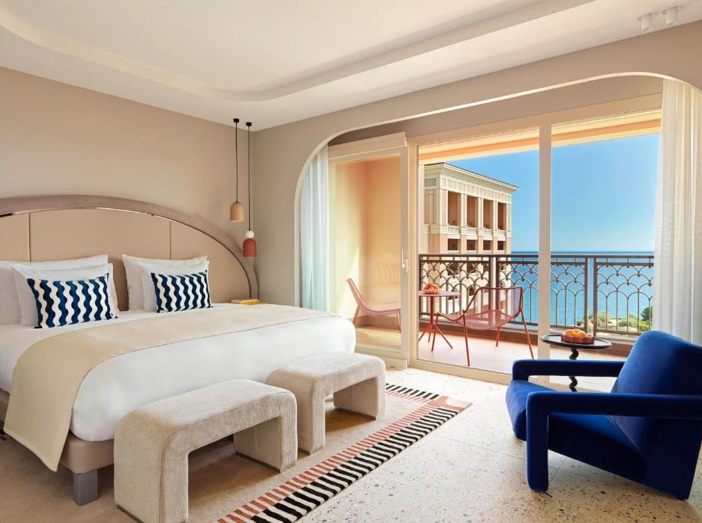 La camera da letto della suite vista mare dell’hotel a Monte Carlo