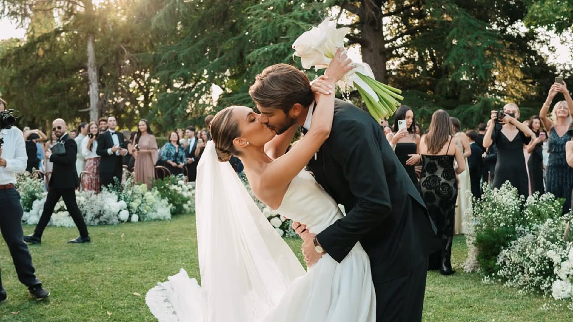 Chi ha firmato l'abito da sposa di Angela Caloisi per il matrimonio con Paolo Crivellin: i 3 look nuziali