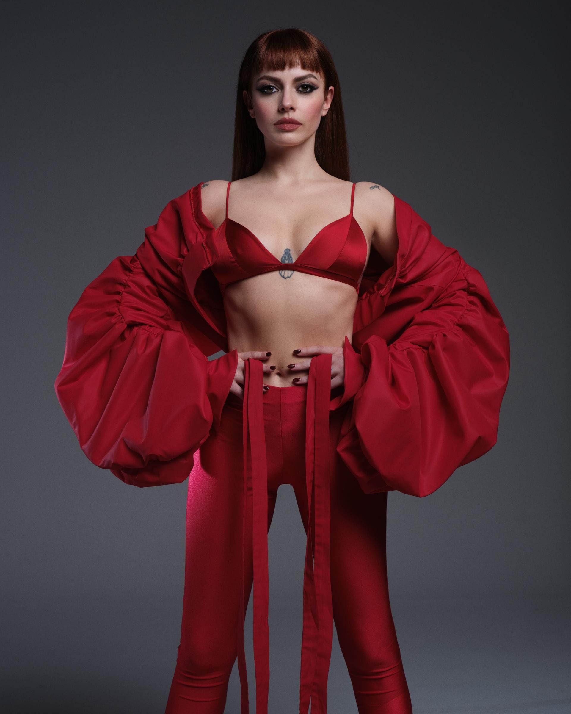 Il look di Annalisa nella cover di lancio dell’album Ma io sono fuoco