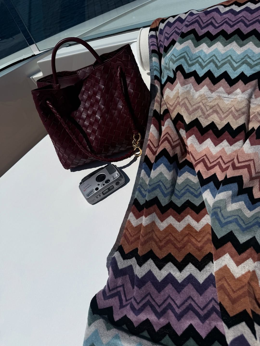 La borsa per il mare firmata Bottega Veneta