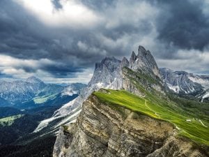Val Gardena, riattivato il tornello del Seceda: 5 euro per passare, ma c&#8217;è un sentiero alternativo gratis