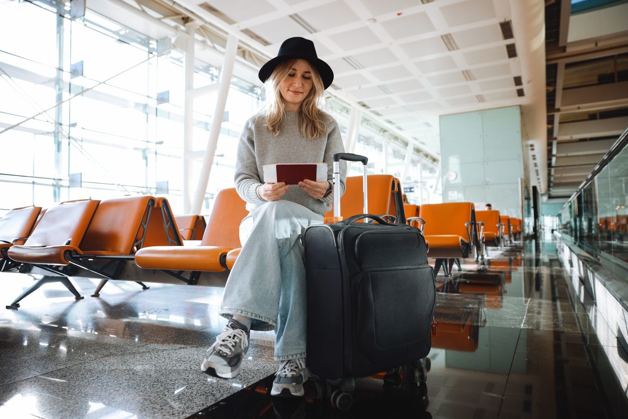 Perché presentarsi in aeroporto 3 ore prima del volo è uno sbaglio (e uno spreco di soldi)