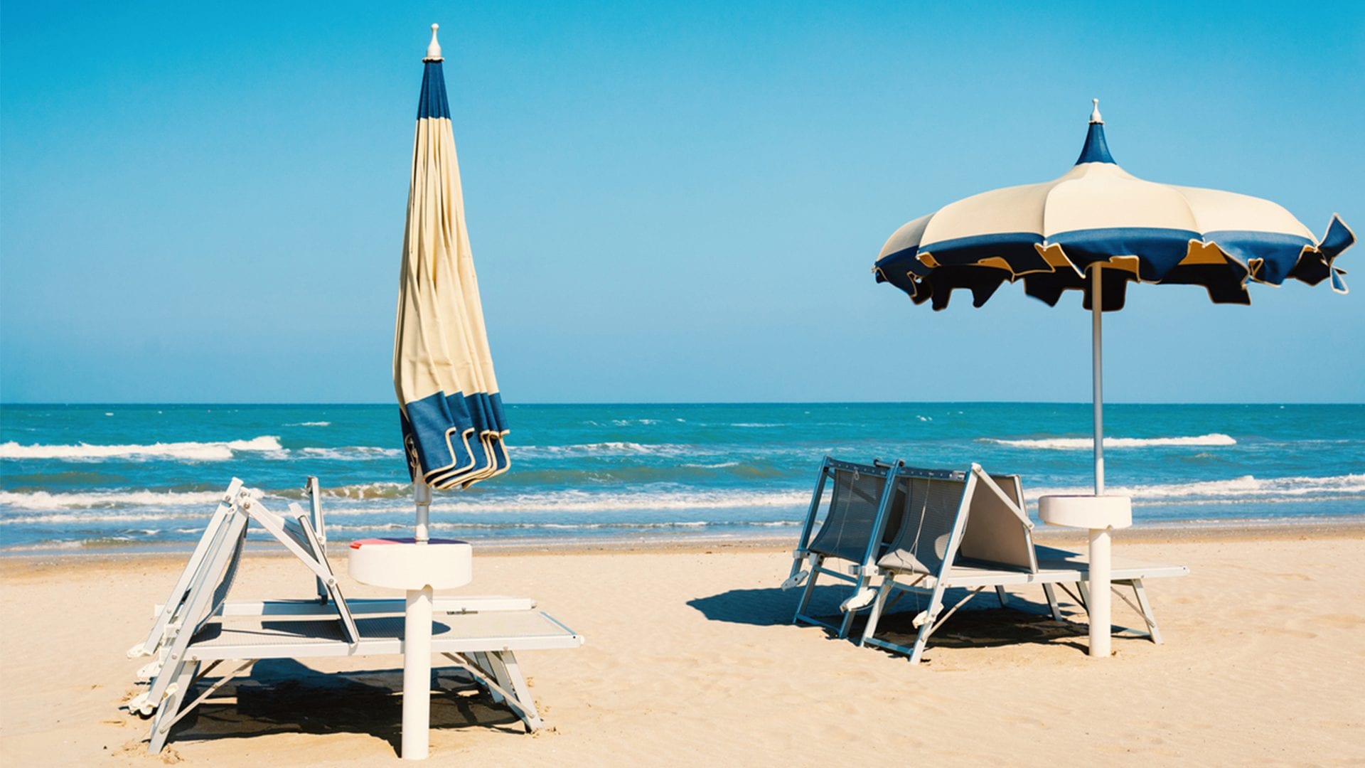 Turismo in difficoltà a luglio: sulle spiagge presenze in calo fino al 25%, più stranieri che italiani