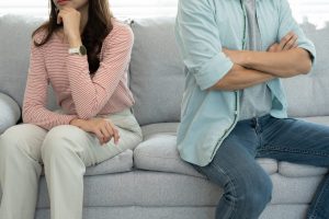 Mankeeping: le donne non vogliono fare da psicologhe ai partner, piuttosto preferiscono essere single