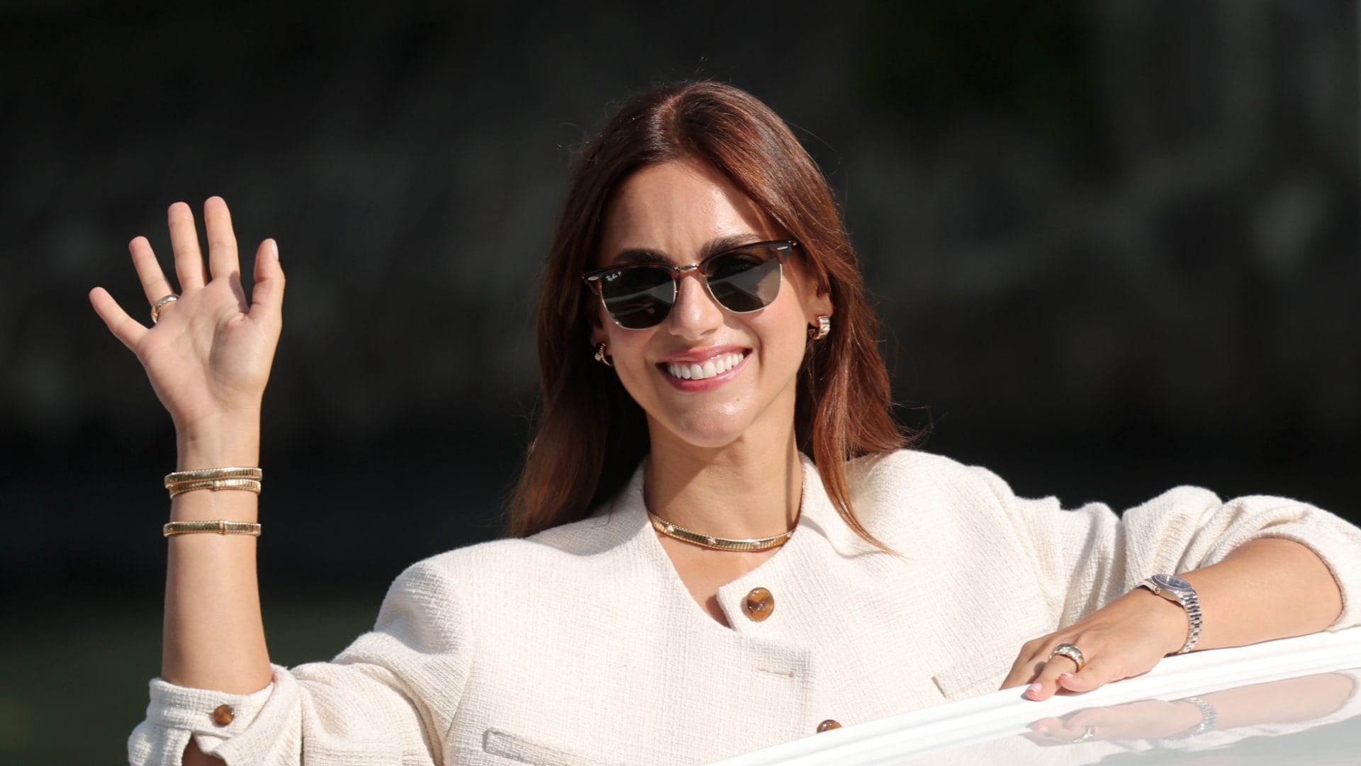 Miriam Leone arriva a Venezia 2025 in bianco con i gioielli da oltre 60mila euro